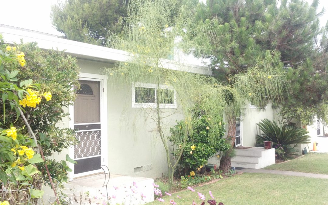 Great 2 Bed 1 Bath with Garage just a walk from the Beach !